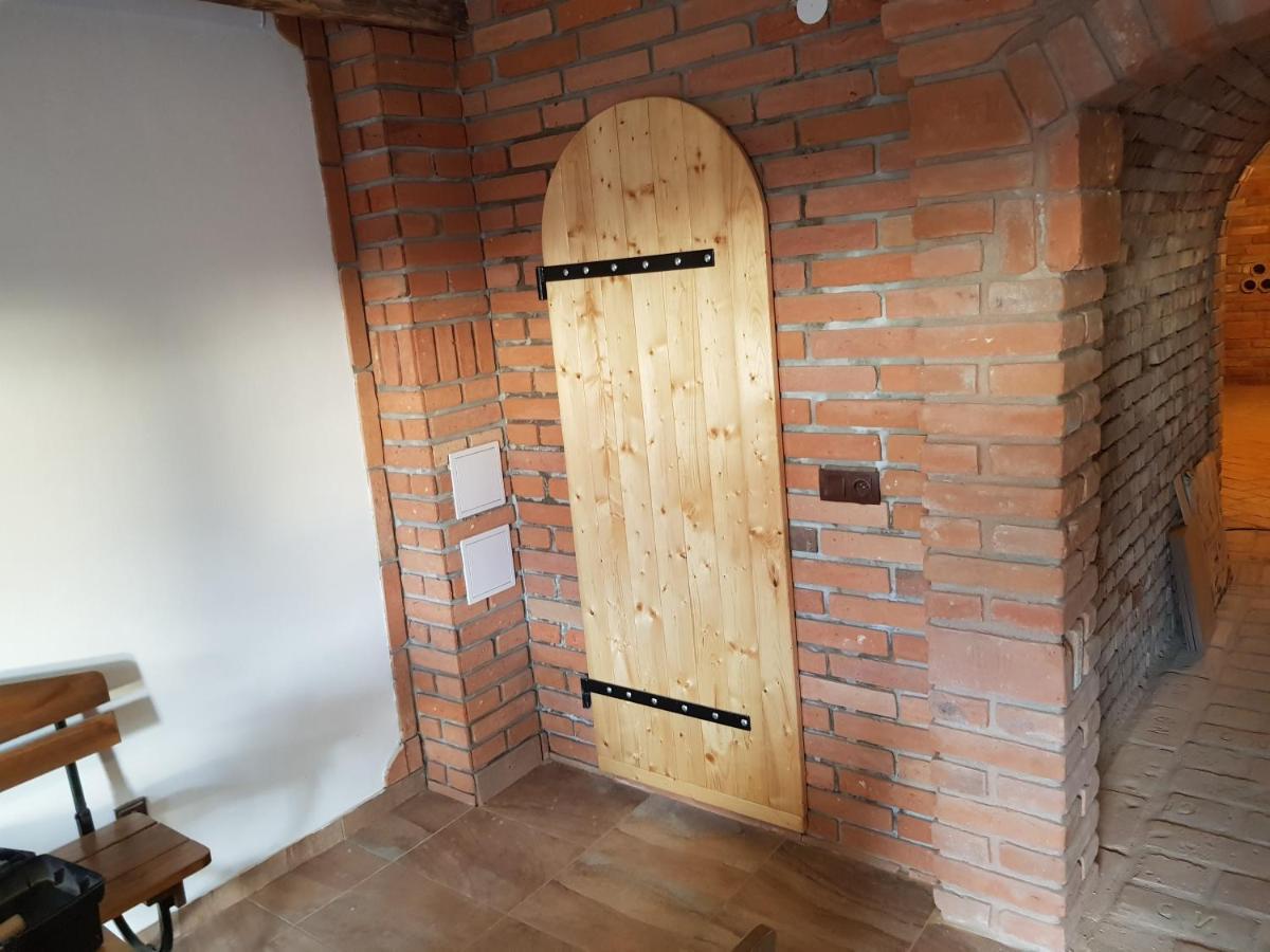 Apartmán s vinným sklepem VIKTORIE Pouzdřany Exterior foto